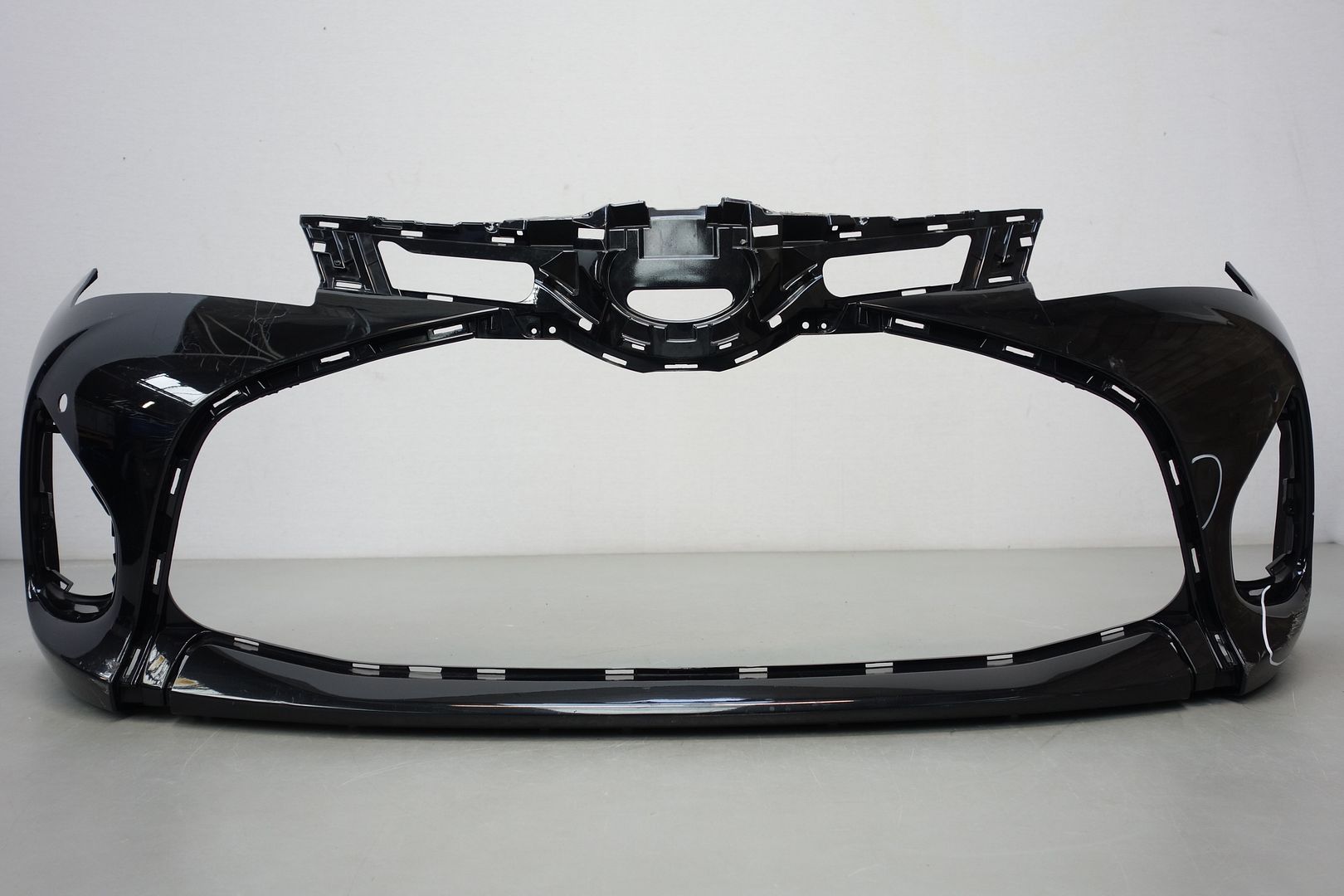 GENUINE TOYOTA YARIS 2014onwards Hatchback FRONT BUMPER p/n 52119